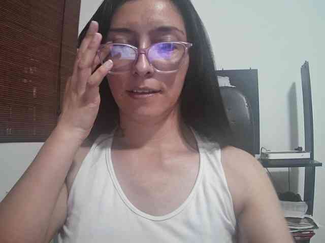 Creamymature webcam
