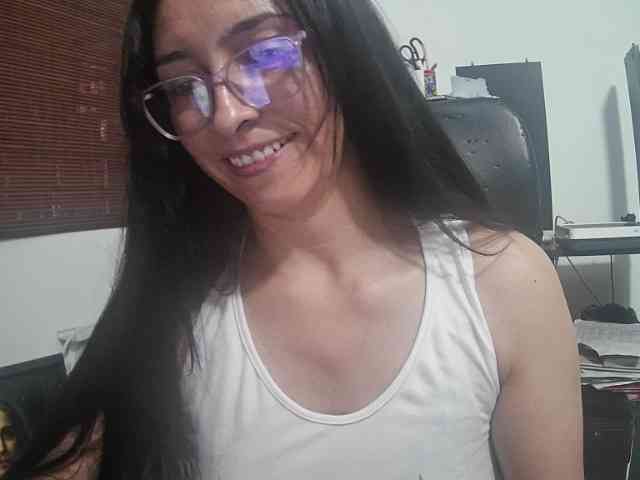 Creamymature webcam