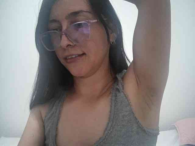 Creamymature webcam