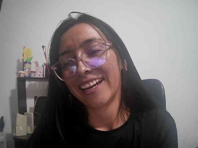 Creamymature webcam