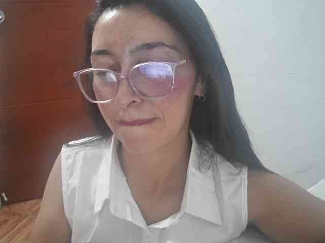 Creamymature webcam
