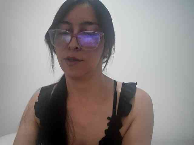 Creamymature webcam