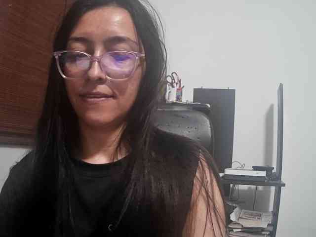 Creamymature webcam