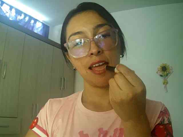 Creamymature webcam