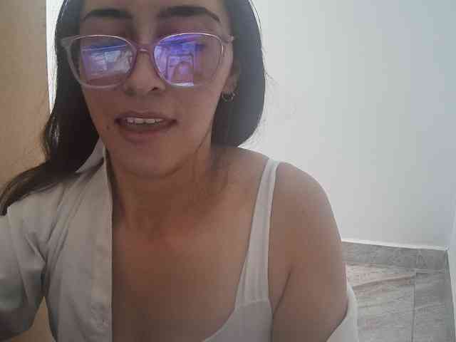 Creamymature webcam