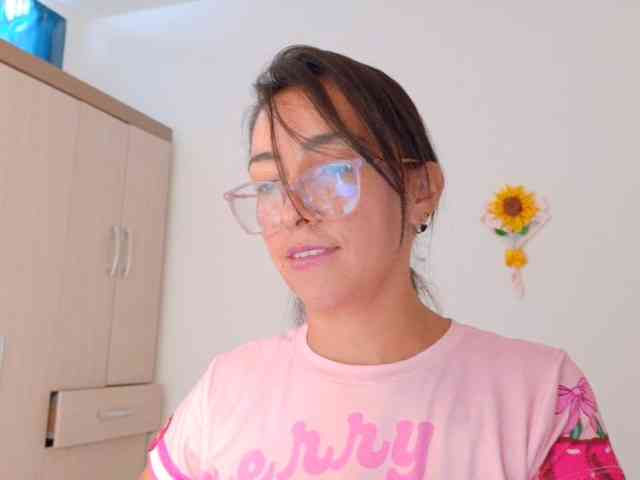 Creamymature webcam