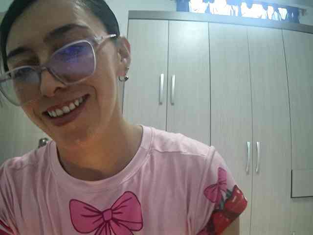 Creamymature webcam
