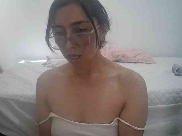 Creamymature webcam