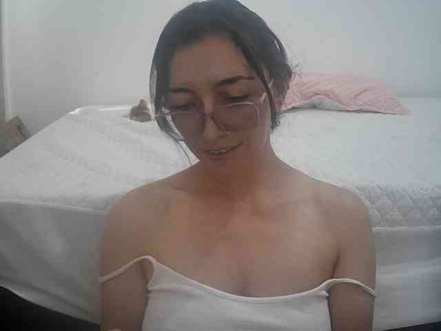 Creamymature webcam