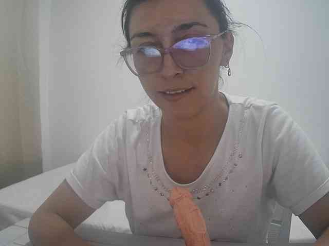 Creamymature webcam