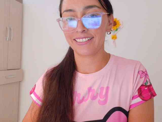Creamymature webcam