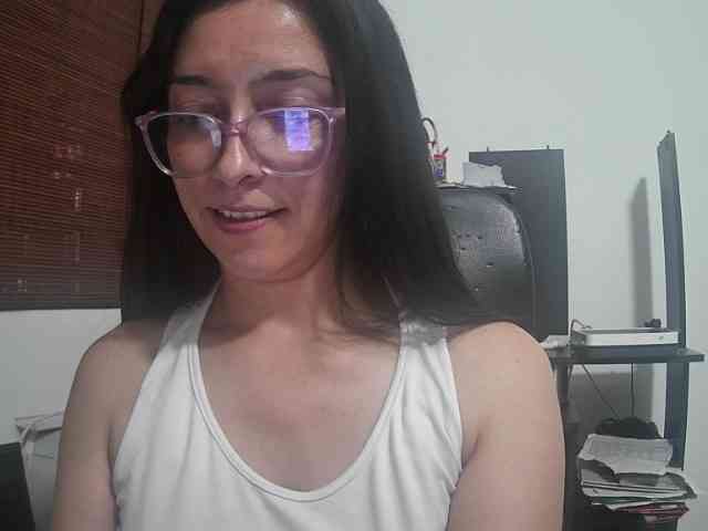 Creamymature webcam