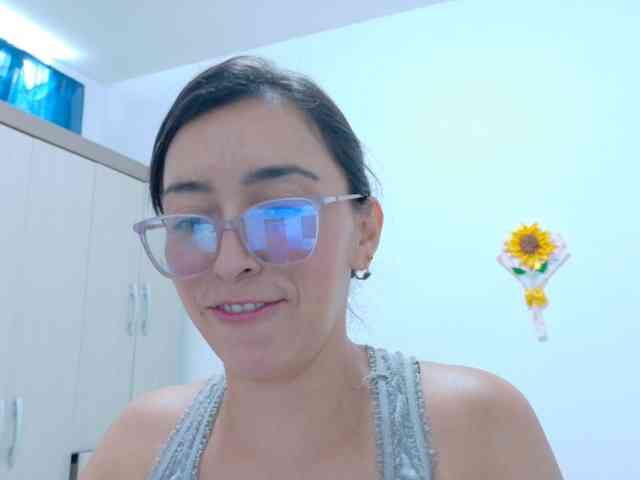 Creamymature webcam