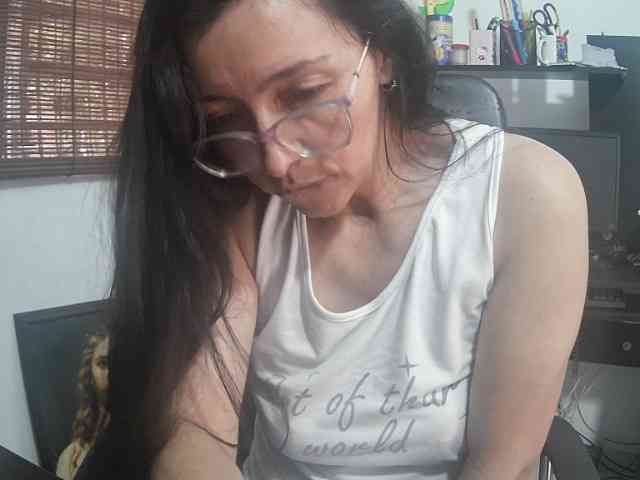 Creamymature webcam