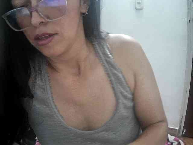 Creamymature webcam