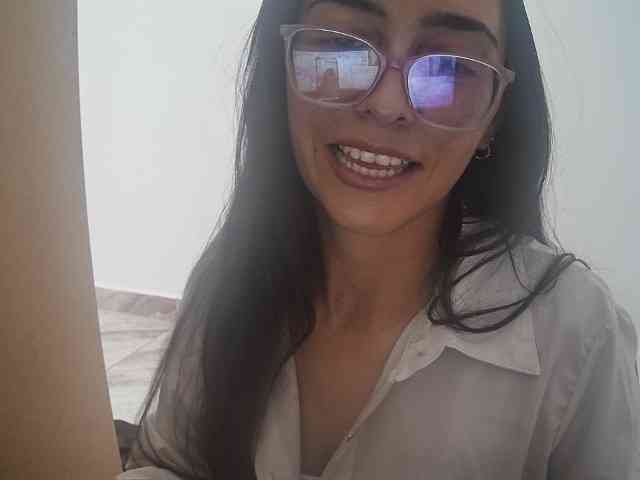Creamymature webcam