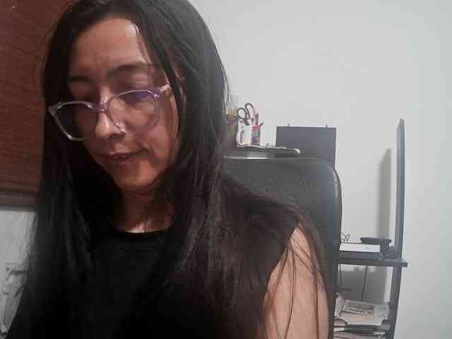 Creamymature webcam
