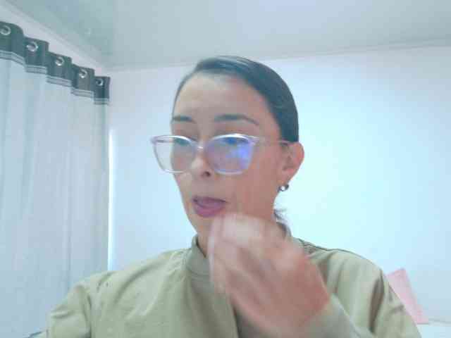 Creamymature webcam