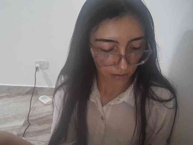 Creamymature webcam
