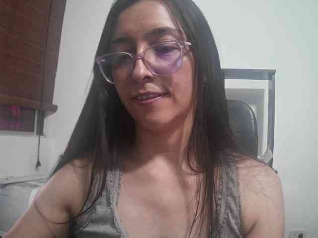 Creamymature webcam