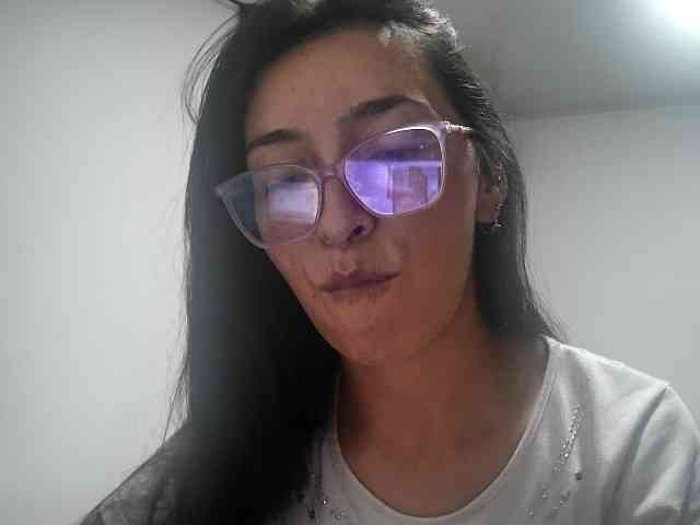 Creamymature webcam