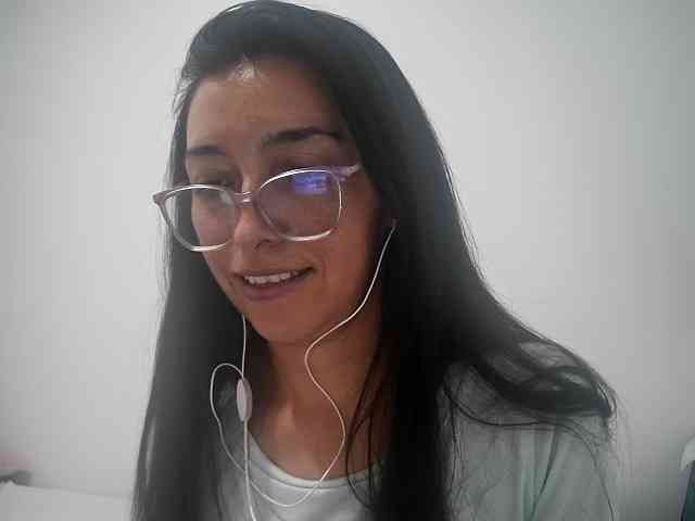 Creamymature webcam