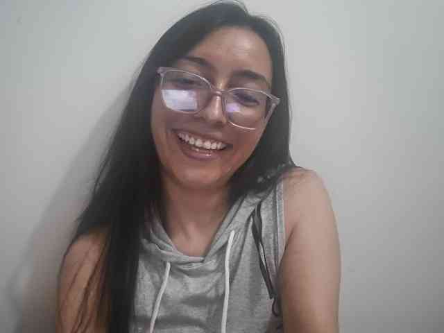 Creamymature webcam