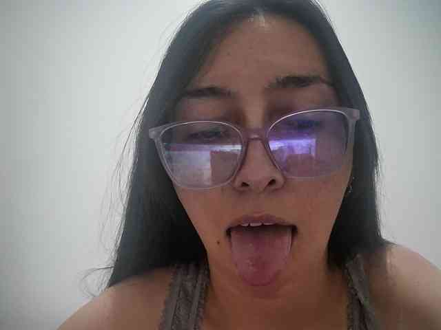 Creamymature webcam