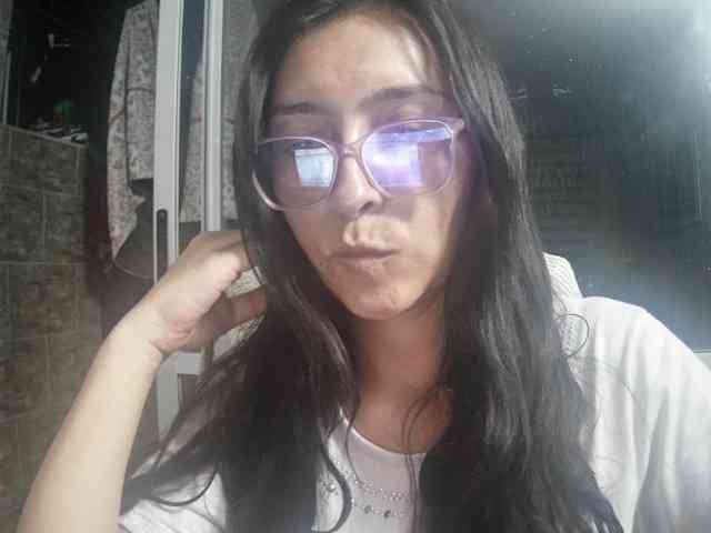 Creamymature webcam