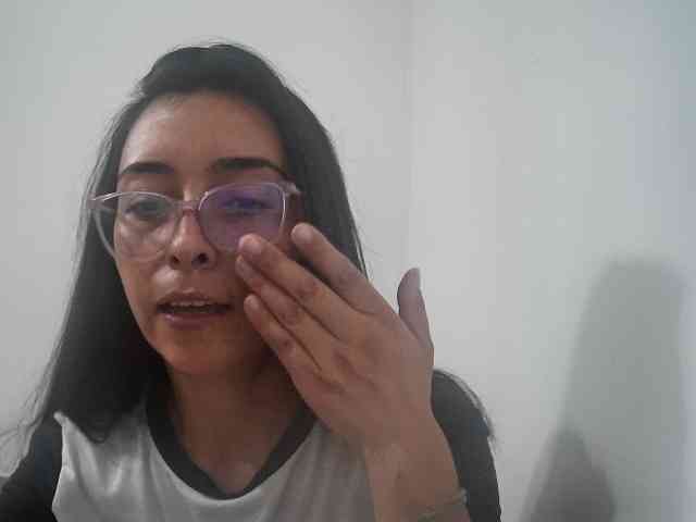 Creamymature webcam