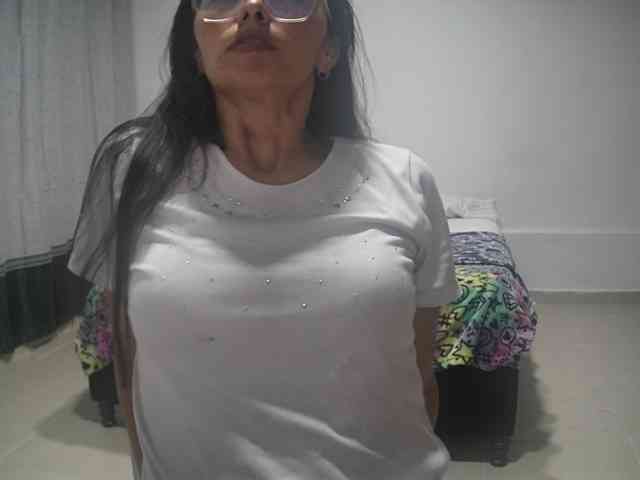 Creamymature webcam