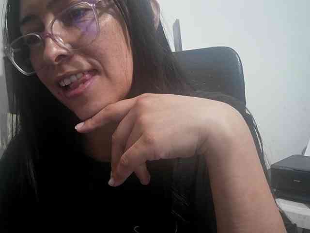 Creamymature webcam