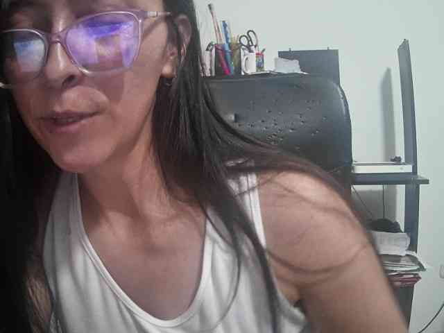 Creamymature webcam
