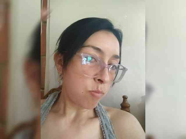 Creamymature webcam