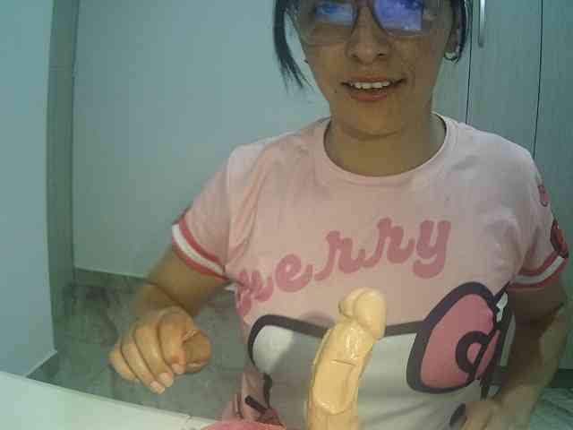 Creamymature webcam