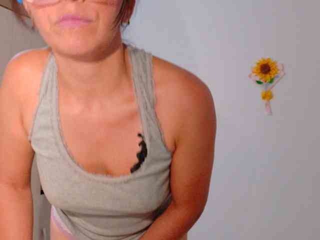 Creamymature webcam
