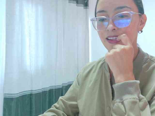 Creamymature webcam