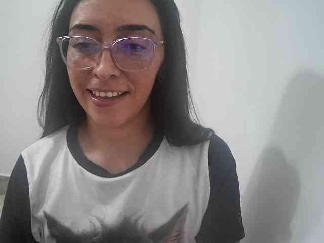 Creamymature webcam