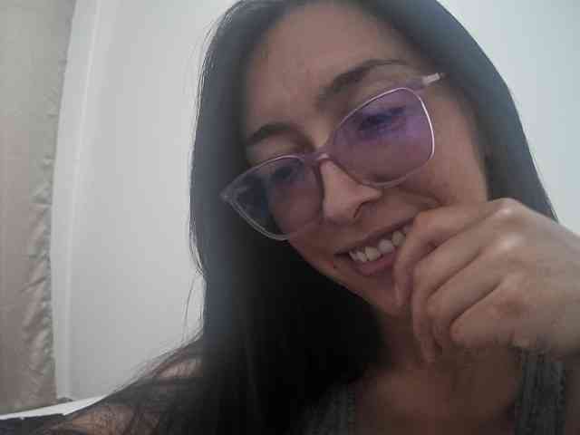 Creamymature webcam
