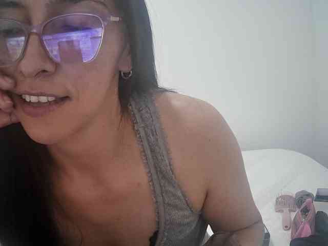 Creamymature webcam