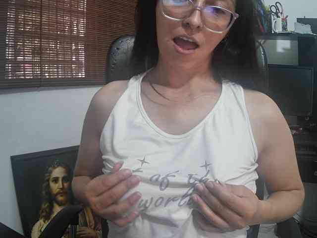 Creamymature webcam