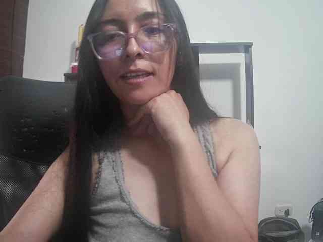 Creamymature webcam