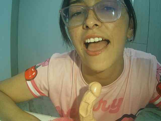 Creamymature webcam