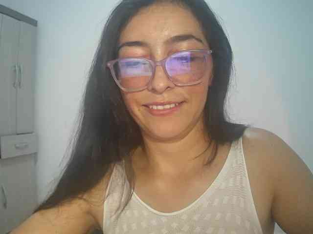 Creamymature webcam