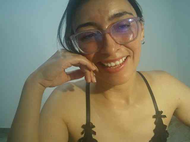 Creamymature webcam