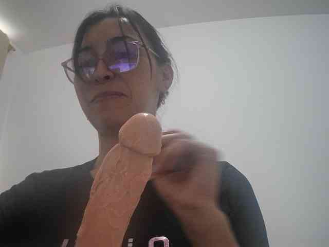 Creamymature webcam