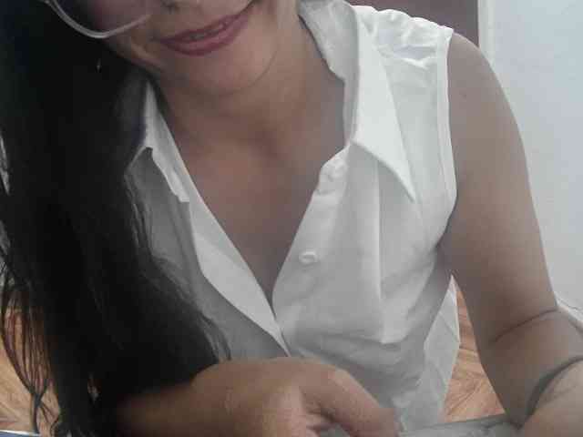 Creamymature webcam