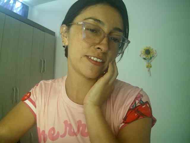 Creamymature webcam