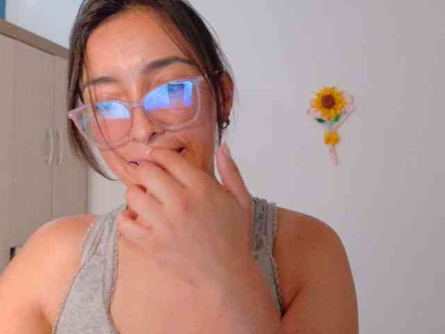 Creamymature webcam