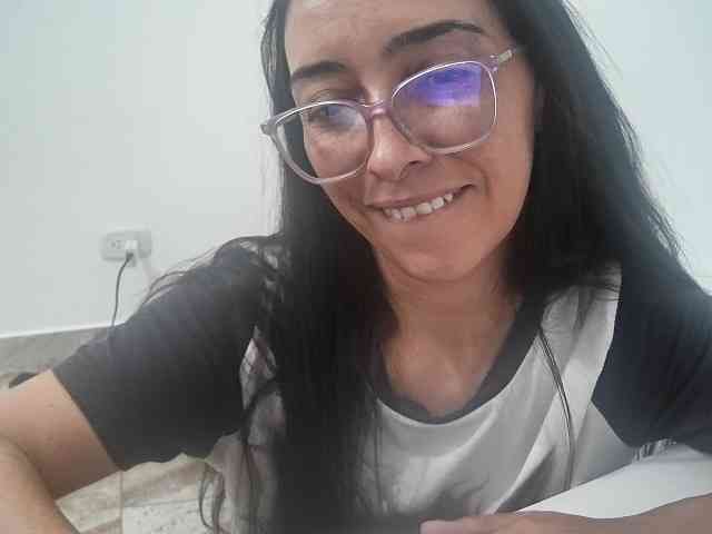 Creamymature webcam